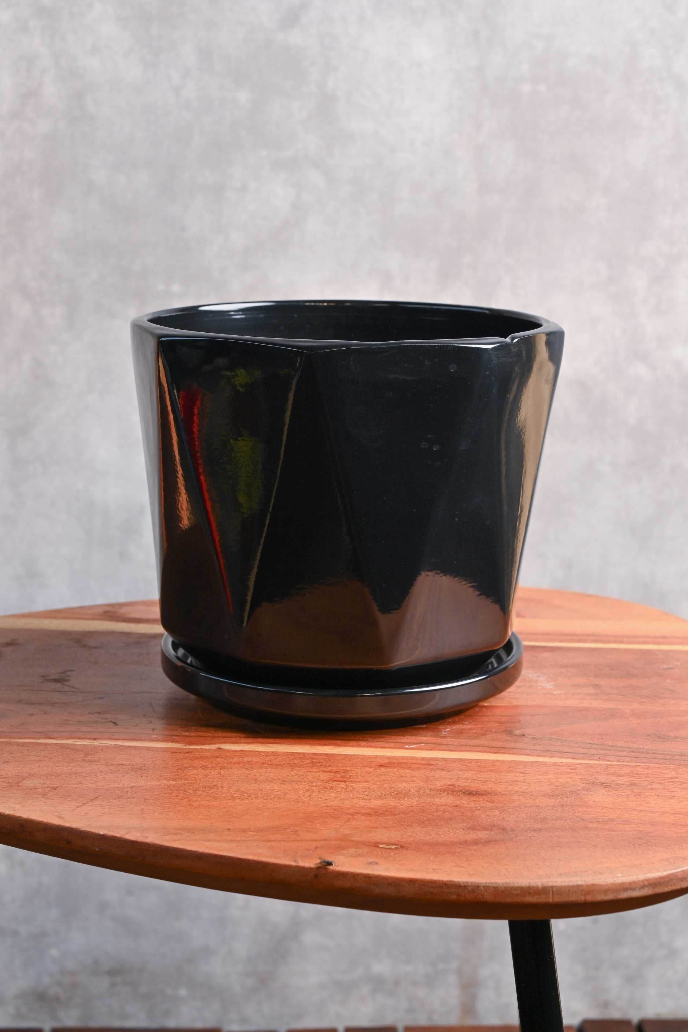 Ceramic Planters Faceted Ceramic Planter with Plate Faceted Ceramic Planter with Plate